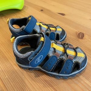 Dr. Scholl’s toddler sandals, size 7.